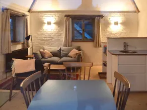High Cogges Farm Holiday Cottages - The Granary - Image 5