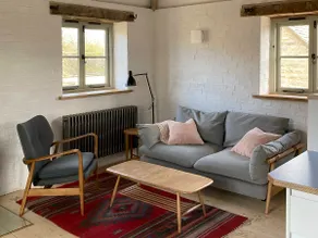 High Cogges Farm Holiday Cottages - The Granary - Image 3