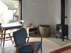 High Cogges Farm Holiday Cottages - The Granary - Image 4