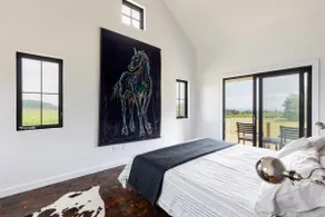 Orchard House - Luxury Lake Views on 10 Acres - Image 4