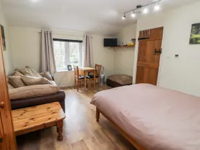 Little Pandy Cottage - Image 2