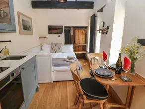 Woodbine Retreat - Image 2