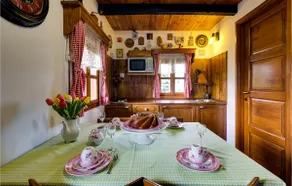 Gorgeous Home In Jakovlje With Sauna - Image 4