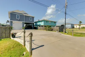 Resort Perks: Waterfront Rockport Home! - Image 2