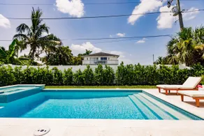 Naples Luxury Orange Blossom Oasis 4-3 Tiki Bar - Image 2