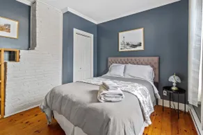 Historic Jelly Bean Row House Walk to Signal Hill - Image 4