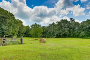 2 Mi to Lake: Lineville Farmhouse w/ Fire Pit - Image 3