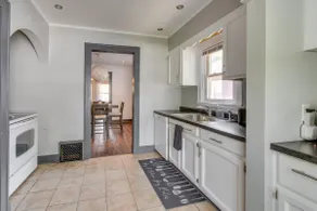 Charming Springfield Home: 2 Mi to Downtown - Image 2