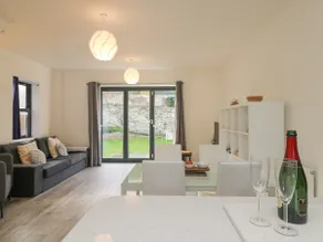1 Queensway Gardens - Image 5