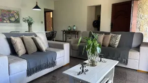 Amana Nook | House in the City Center with Pool - Image 5