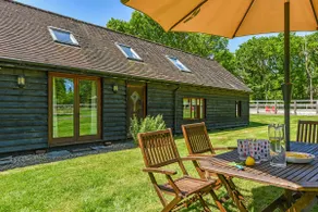 Taylors Copse Cottage by inspirestays.com - a cottage that sleeps 5 guests in 2 bedrooms - Image 2