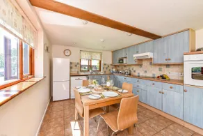 Taylors Copse Cottage by inspirestays.com - a cottage that sleeps 5 guests in 2 bedrooms - Image 3