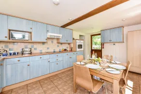 Taylors Copse Cottage by inspirestays.com - a cottage that sleeps 5 guests in 2 bedrooms - Image 4