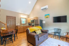 Sunflower Cabin | Wheelchair Friendly with WiFi - Image 4
