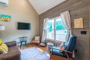 Sunflower Cabin | Wheelchair Friendly with WiFi - Image 5