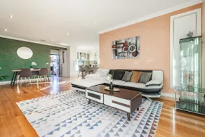 Nunawading beautiful 3BR housedeckingcourtyard - Image 2