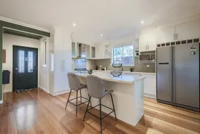 Nunawading beautiful 3BR housedeckingcourtyard - Image 4