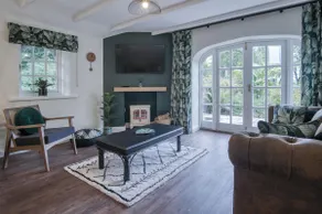 The Stables - 2 Bedroom Cottage - Princes Gate - Image 2