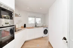 Apartment Overlooking the Beach - Image 5