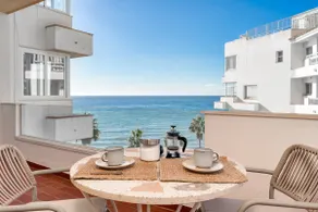 Apartment Overlooking the Beach - Image 3