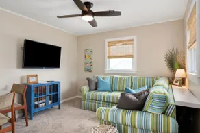 Southernmost: Dog-friendly, Top Floor Apartment Sl - Image 4