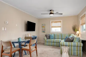 Southernmost: Dog-friendly, Top Floor Apartment Sl - Image 5