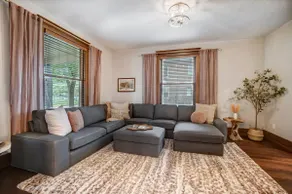 Spacious Pet & Family-Friendly Home for 11 guests - Image 3
