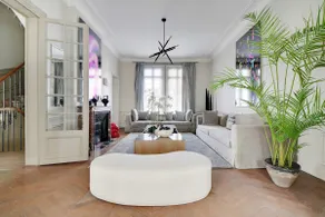 Luxury Mansion with Garden in Heart of Neuilly - Image 5