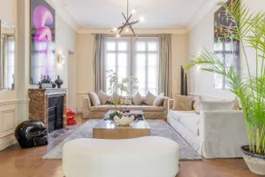 Luxury Mansion with Garden in Heart of Neuilly - Image 4