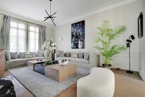 Luxury Mansion with Garden in Heart of Neuilly - Image 2