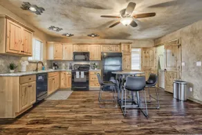 2BR Cottage with outdoor seating near Hiking & DT - Image 5