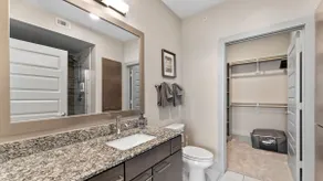 Cozy 1BR King Suite Close to Downtown w Fast Wifi - Image 4