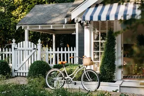 Stunning HGTV Harbor Country Cottage with Hot Tub - Image 2