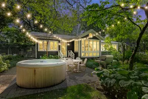 Stunning HGTV Harbor Country Cottage with Hot Tub - Image 5