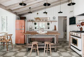 Stunning HGTV Harbor Country Cottage with Hot Tub - Image 3