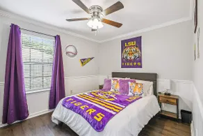 Tiger's Den l 4.5 mile to LSU l Games l Sleeps 8 - Image 3