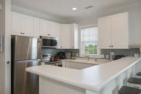 Spectacular Dog Friendly Marina Condo w Beach Club - Image 3