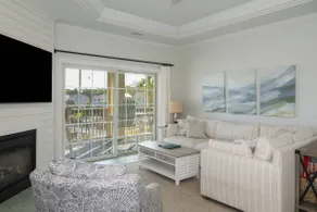 Spectacular Dog Friendly Marina Condo w Beach Club - Image 2