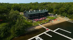 NEWLY BUILT Quarterdeck Resort 2 BedroomCabin - Image 5