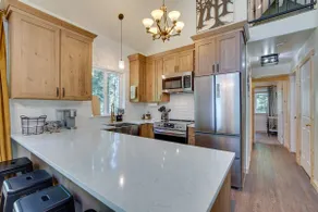 Unwind in Cle Elum: Hot Tub & Cozy Fireplace! - Image 2
