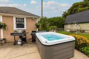Bay Breeze Mansion | DogsOK | HotTub-open | 6 BDR+ - Image 2