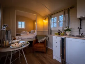 The Pleasant Hut at Mount Pleasant Farm - Image 4
