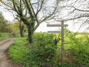 Hen House View - Image 4