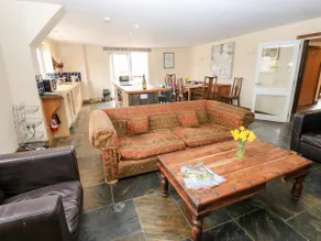 THE BIKE SHED, pet friendly, with open fire in New Mills - Image 4