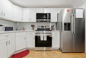Fully Updated Jr, 1 Bed, Steps from Lincoln Park condo - Image 3