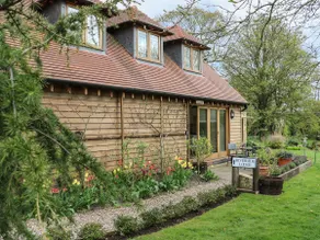 Riverside Lodge - Image 2