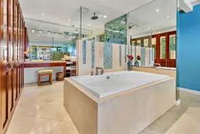 Ocean Frnt steps from beach, dining, shopping 902 - Image 4