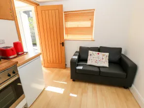 Garden Cottage - Image 4