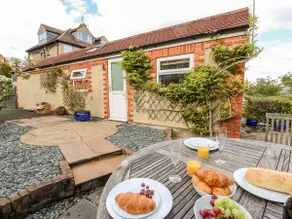Garden Cottage - Image 2