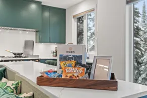Silver Star Paradise, Sleeps 10, Ski in/out - Image 4